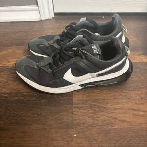 Nike Air Max Black White Sneakers Women’s Size 9 Athletic Running Shoes